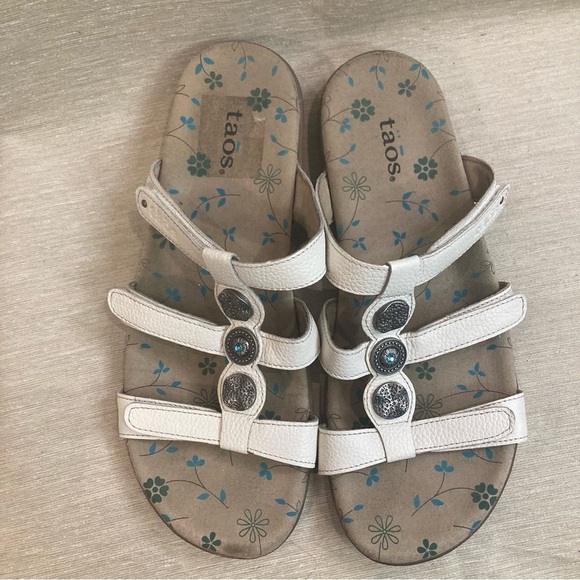 TAOS Sz 9 The Prize 3 Slip On  Strappy Velcro Closure Metal Blue Decor Sandals - Picture 4 of 13